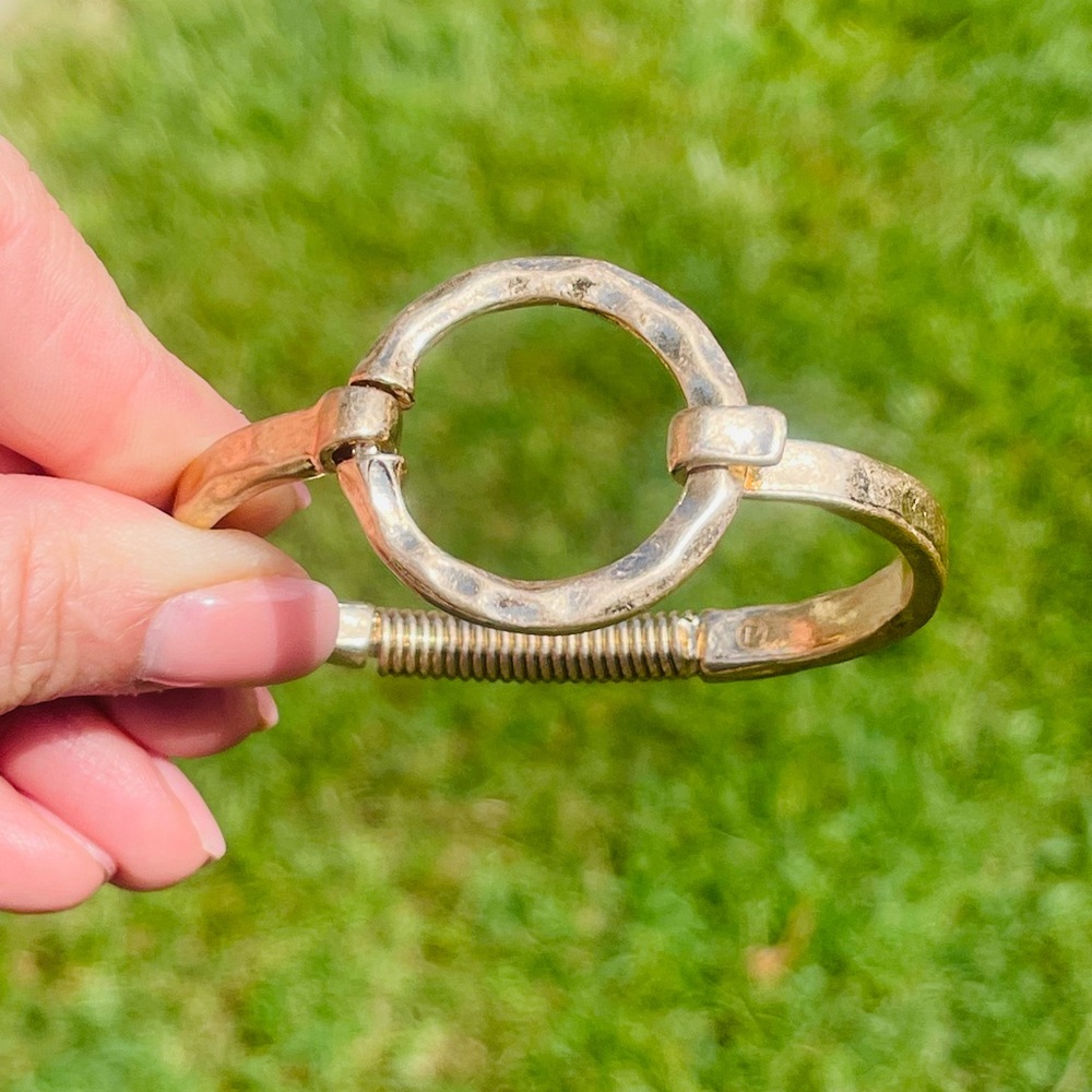 Women’s Hammered Brass Circle Bangle Bracelet Hook Closure
